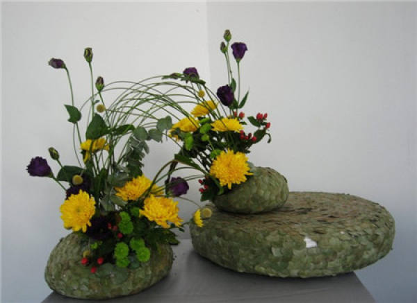 Chrysanthemum flower arrangement appreciation