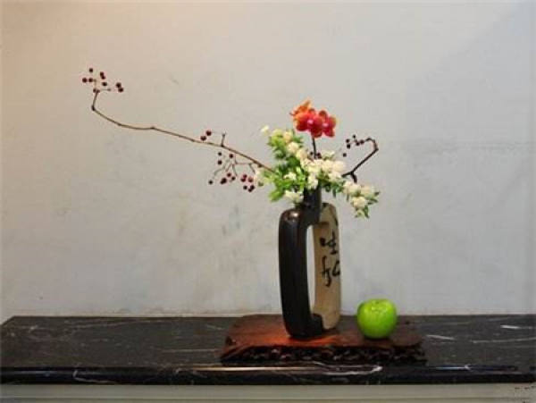 style features of Oriental flower arrangement I: the 