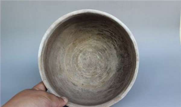 Which of the old and new pottery pots is suitable for meat?