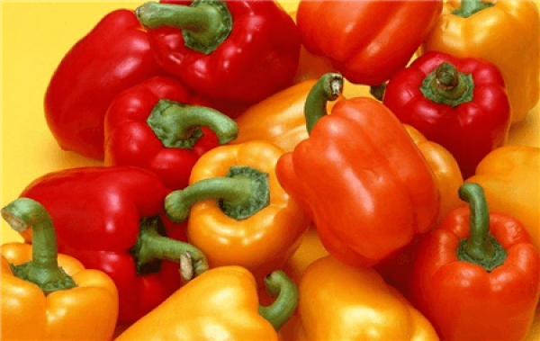 A pile of bell peppers