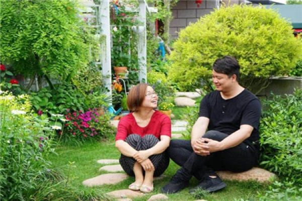The garden owner and her husband.