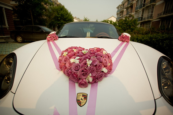婚礼花卉礼仪之婚车鲜花装饰